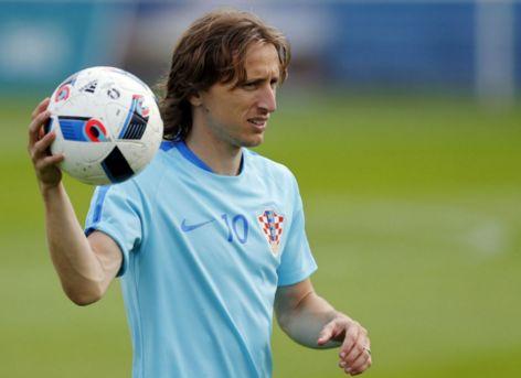 火箭迅速裁员后，二队又重新获得了泰勒·史密斯的发展联盟权利？