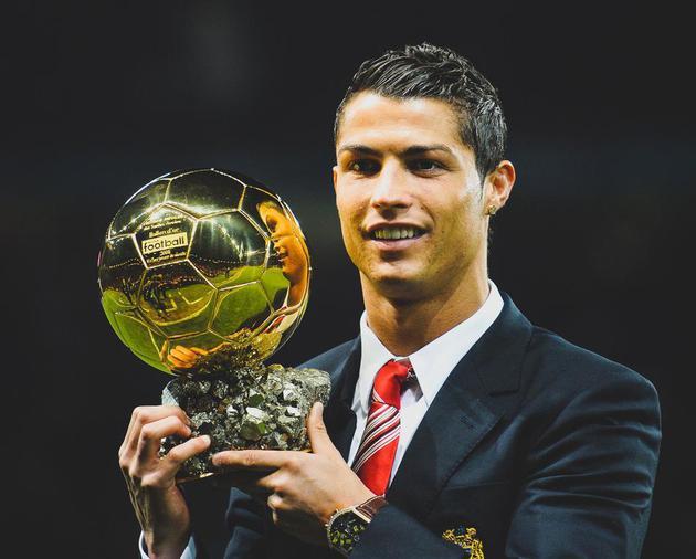 随着足球竞 随着足球竞